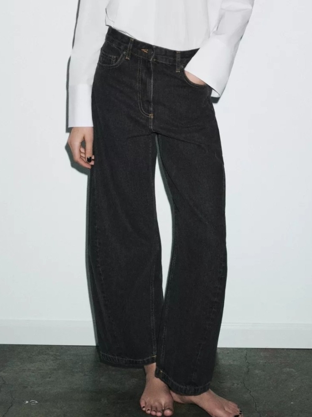NWT Zara High-Rise Black Wide-Leg Balloon Jeans. Size 4